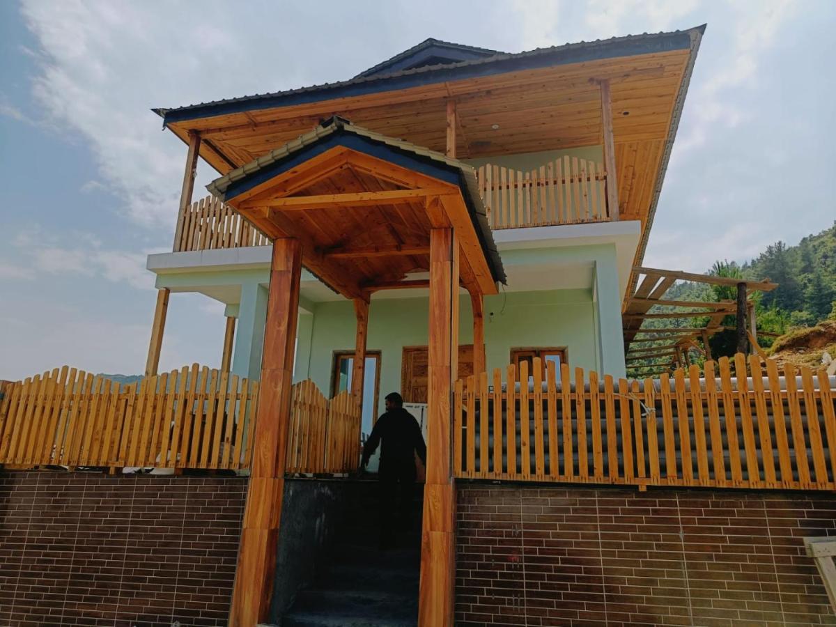 Veda Inn Chakrāta Exterior foto