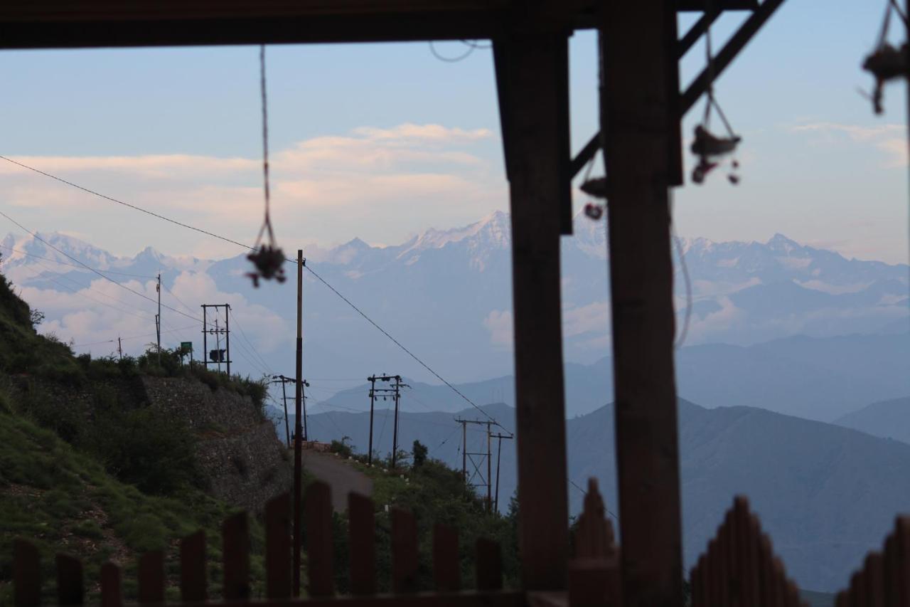 Veda Inn Chakrāta Exterior foto