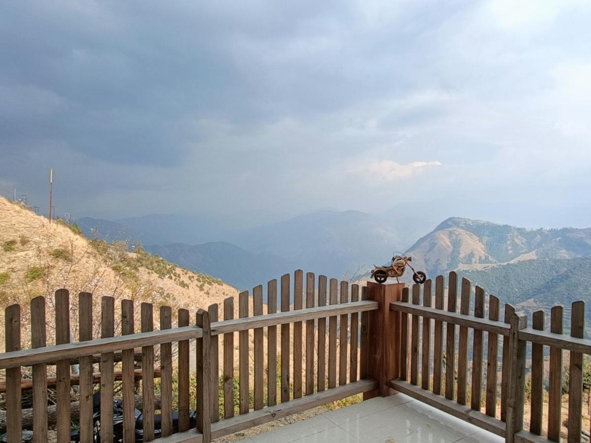 Veda Inn Chakrāta Exterior foto