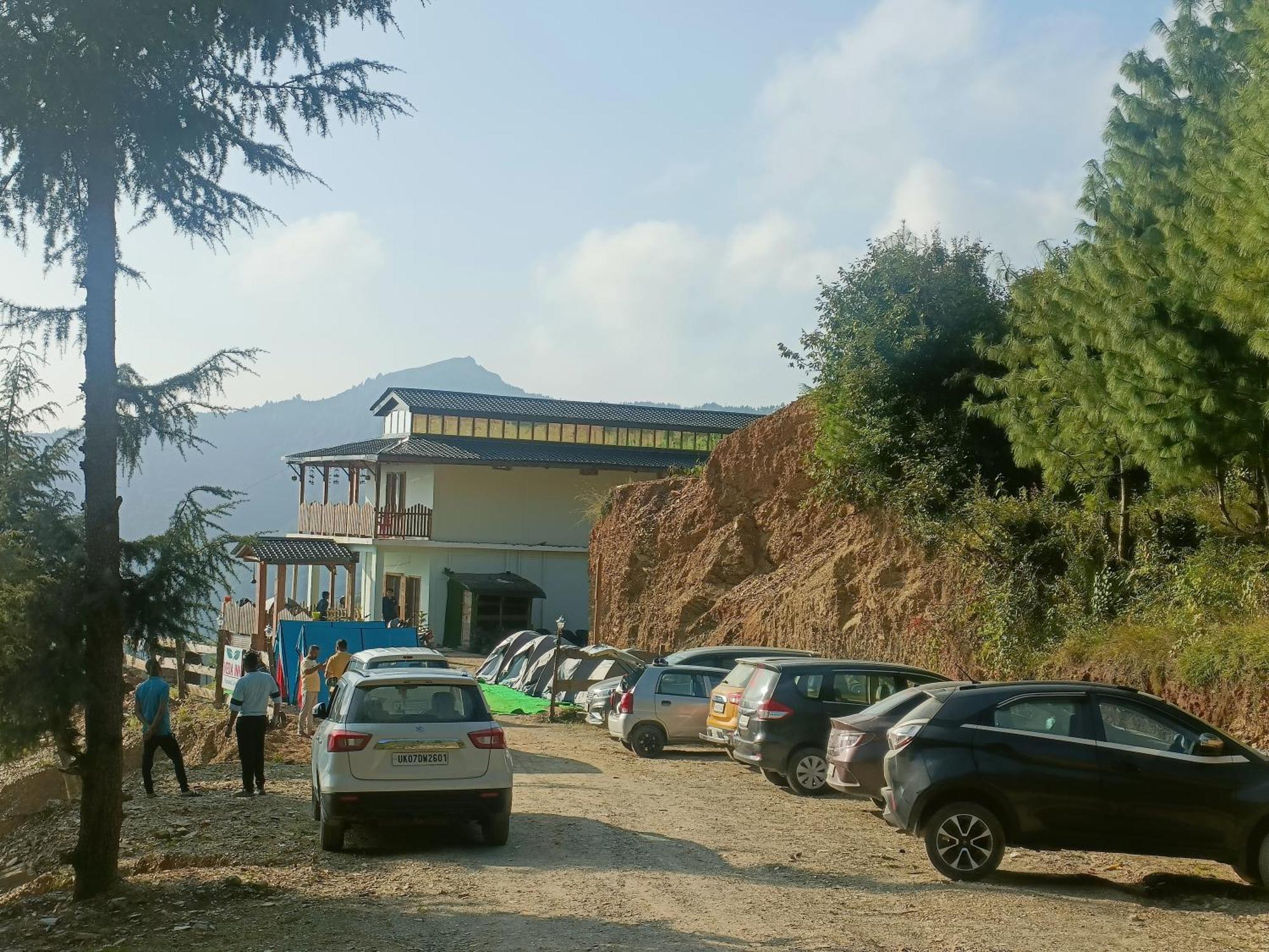 Veda Inn Chakrāta Exterior foto