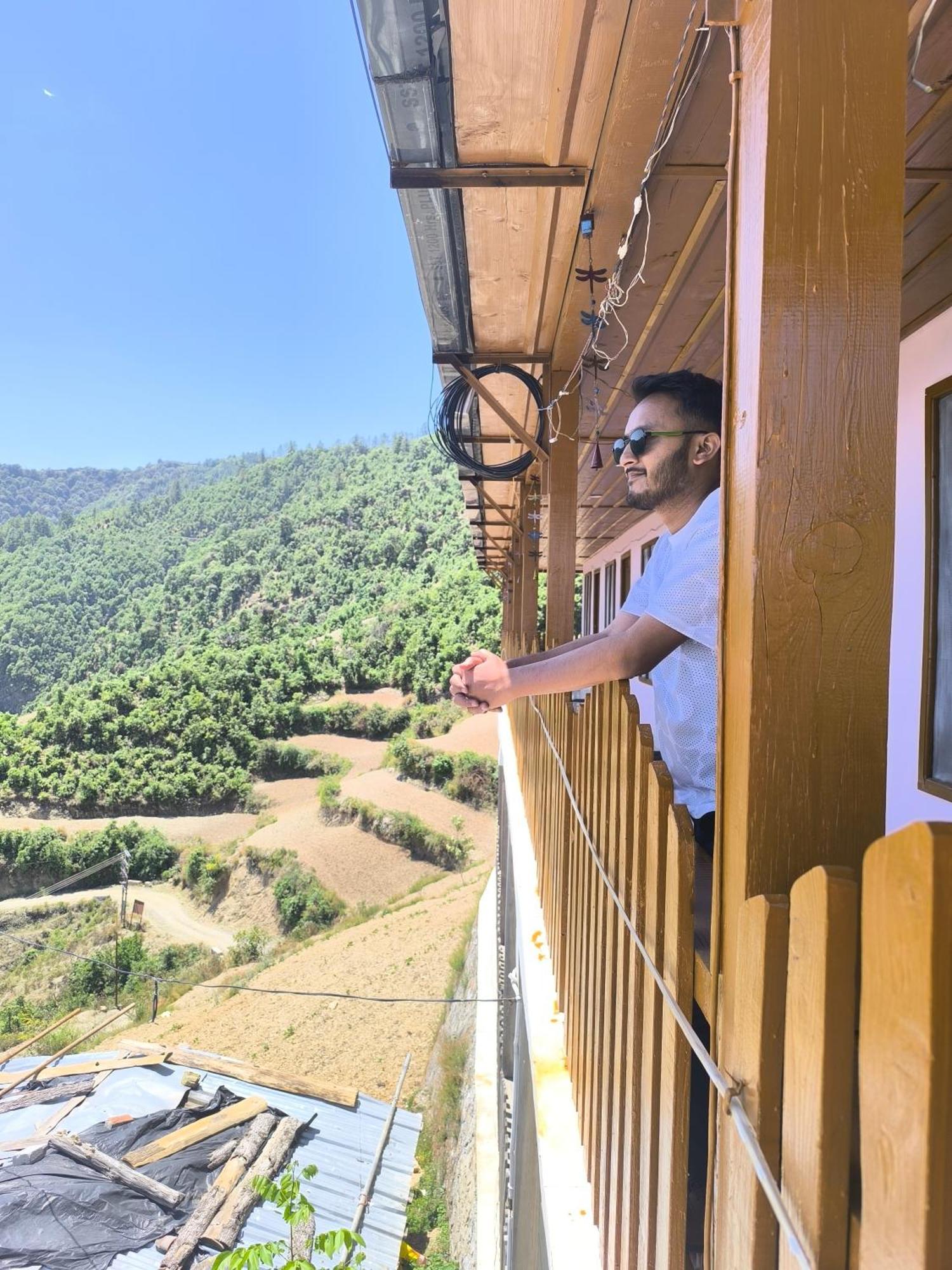 Veda Inn Chakrāta Exterior foto